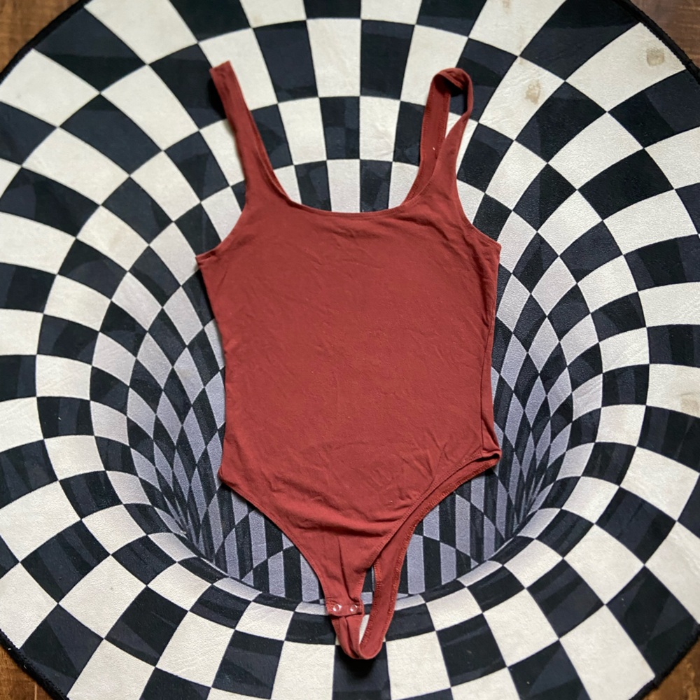 Garage Thong Bodysuit Rusty Red size Small